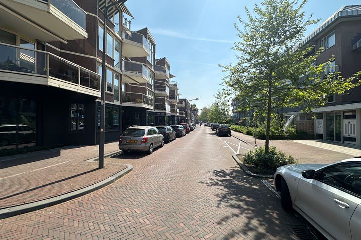 Bekijk foto 2 van Prins Hendrikstraat 218