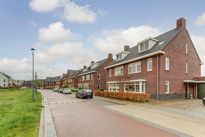 Bekijk foto 35 van Heinrich Böllstraat 26