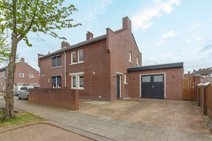 Bekijk foto 1 van Monseigneur Evertsstraat 34