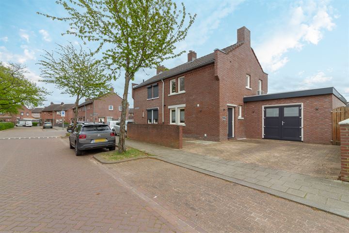 Bekijk foto 4 van Monseigneur Evertsstraat 34