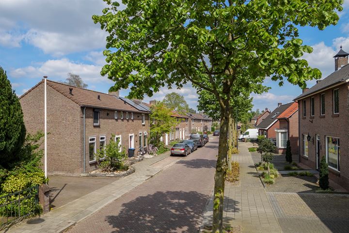 Bekijk foto 3 van Millsebaan 12