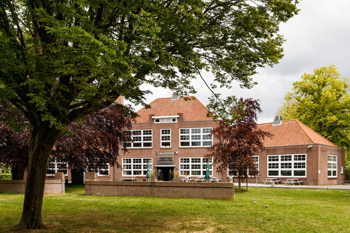 Bekijk foto 30 van C. van Maasdijkstraat 54