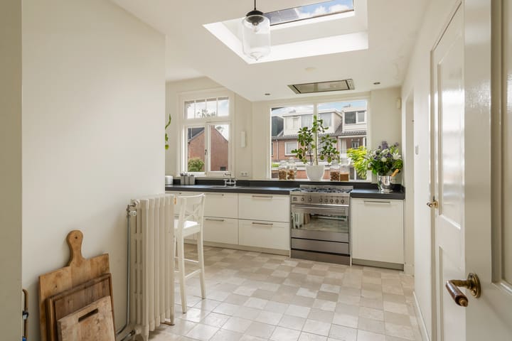 Foto 29 van F. van der Poest Clementlaan 47