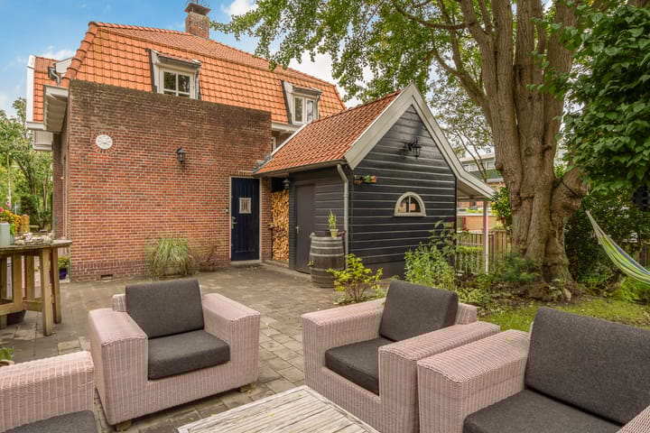 Foto 38 van F. van der Poest Clementlaan 47