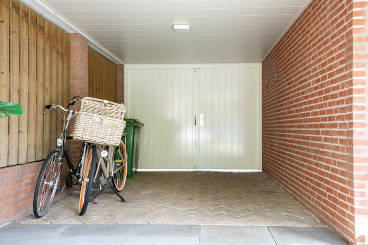 Bekijk foto 38 van Wilgenroosstraat 10