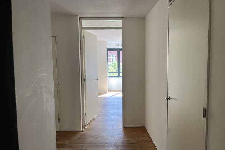 View photo 9 of Eosstraat 406