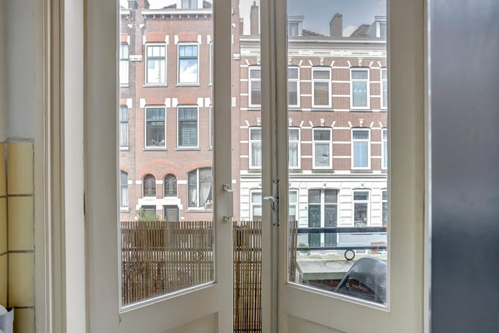 View photo 18 of Roo-Valkstraat 16-B