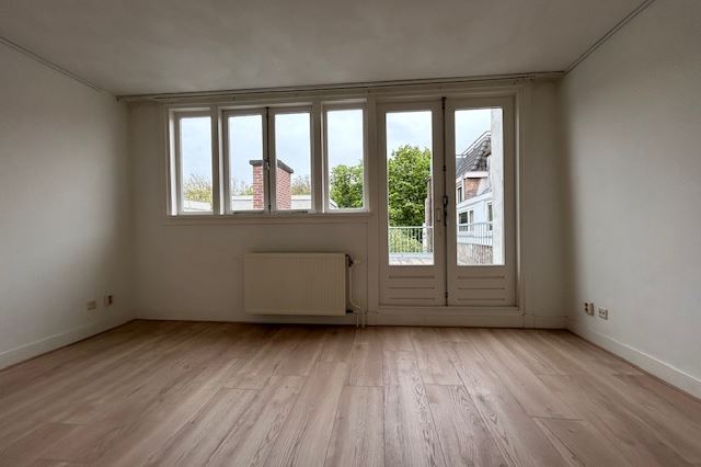 View photo 8 of Noordeinde 102-A