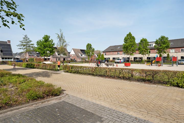 Bekijk foto 3 van Van Laarstraat 15