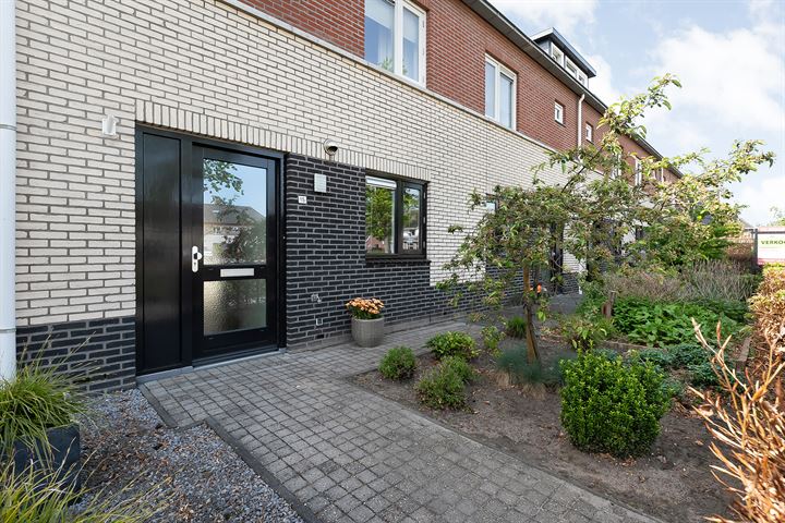 Bekijk foto 5 van Van Laarstraat 15