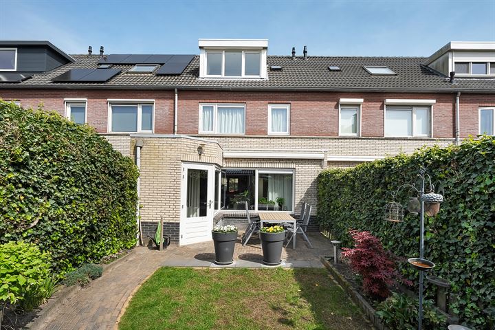 Bekijk foto 32 van Van Laarstraat 15