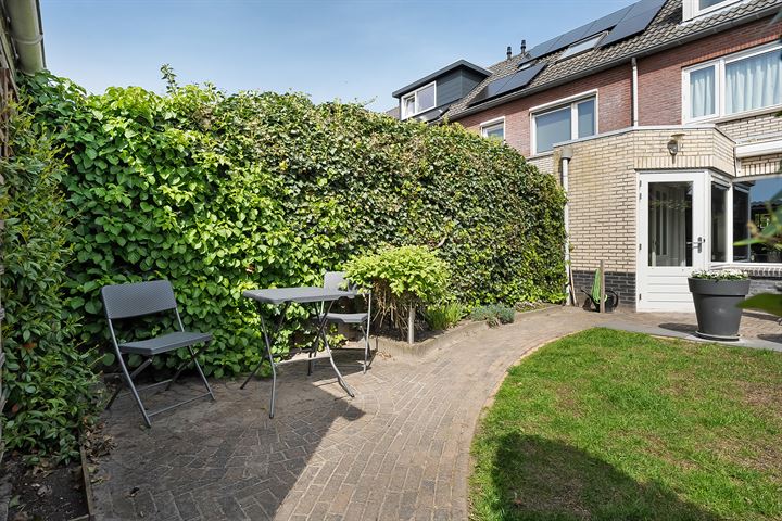 Bekijk foto 33 van Van Laarstraat 15