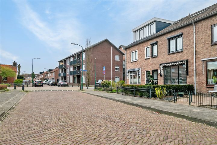 Bekijk foto 2 van Colijnstraat 27