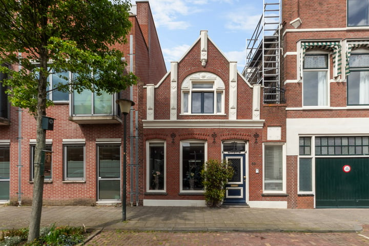 Bekijk foto 1 van Emmastraat 49