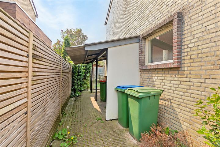 Bekijk foto 33 van Dr. Poelsstraat 39