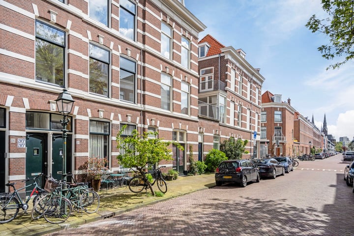 View photo 4 of Van Diemenstraat 203-A