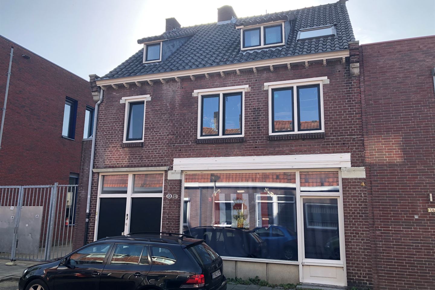 View photo 2 of Staringstraat 12