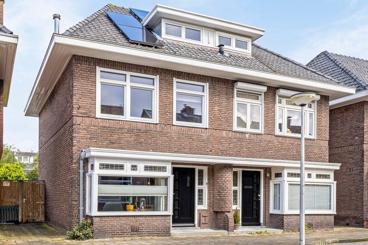 Bekijk foto 1 van Van Riebeekstraat 37