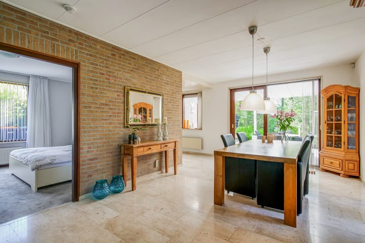 Foto 10 van Leeuwetand 27