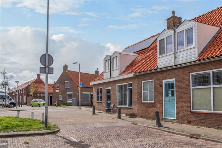 Bekijk foto 45 van Trompstraat 17