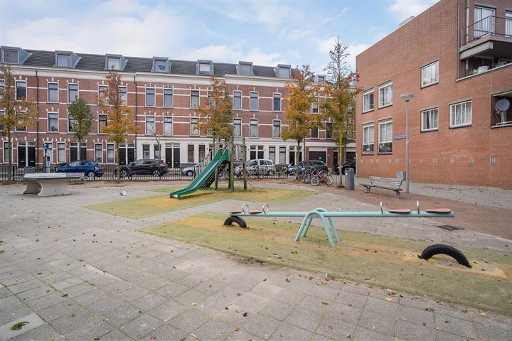 Bekijk foto 30 van Coolsestraat 66