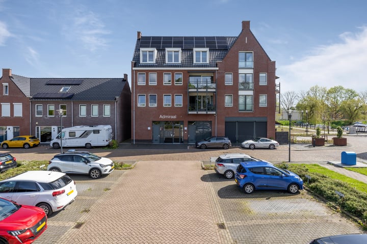 Bekijk foto 1 van Touwbaan 24