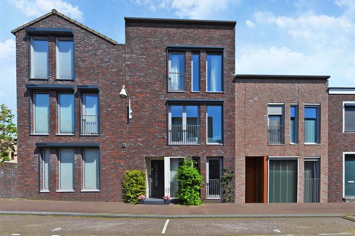 Bekijk foto 1 van Laaxumstraat 21