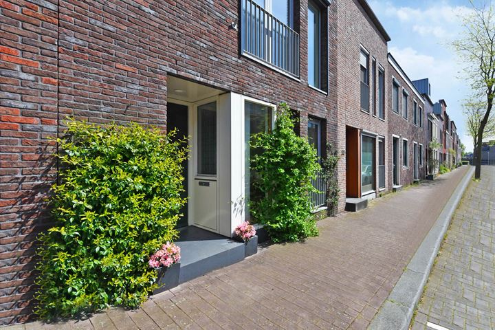 View photo 7 of Laaxumstraat 21