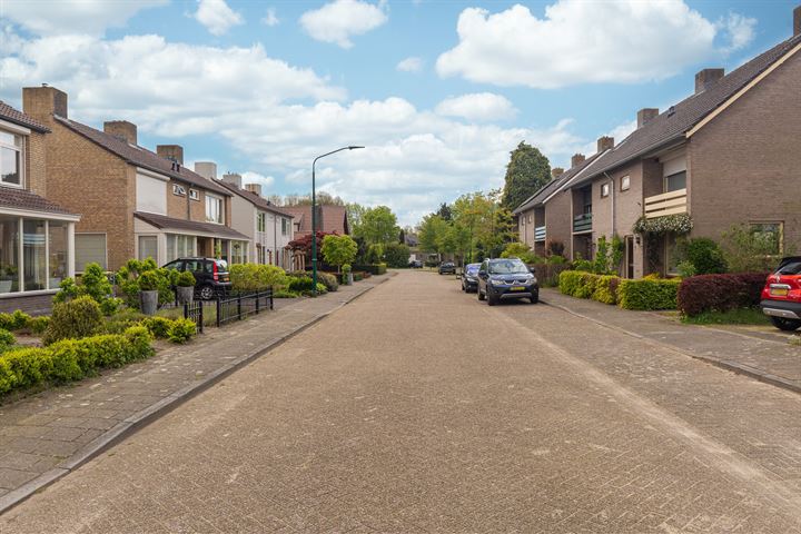 Bekijk foto 30 van Anton Derkinderenstraat 13