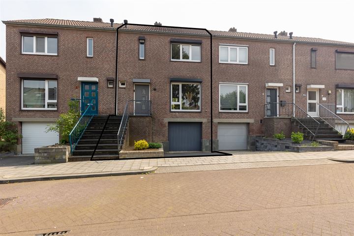 Bekijk foto 1 van Vloedstraat 6