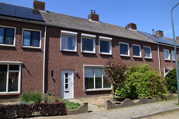 Bekijk foto 1 van Beatrixstraat 3