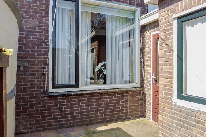 Bekijk foto 2 van Pastoor van der Weidenstraat 7