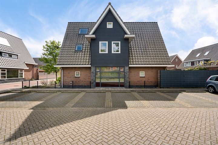 Bekijk foto 44 van Irisstraat 9