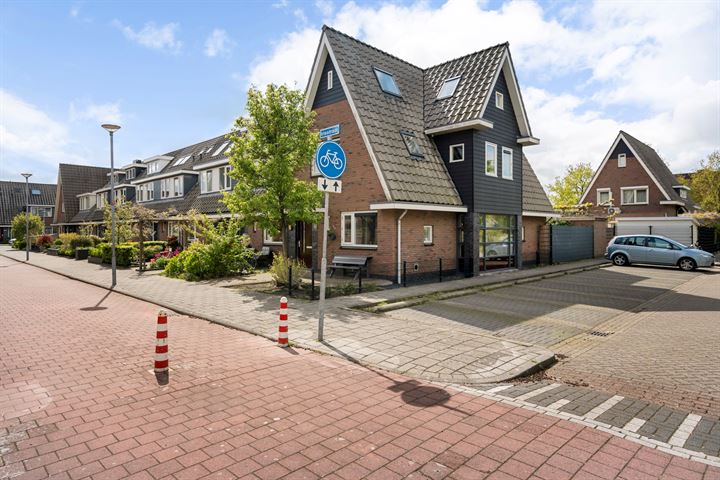 Bekijk foto 43 van Irisstraat 9