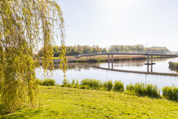 Bekijk foto 37 van Lenteklokjestraat 8