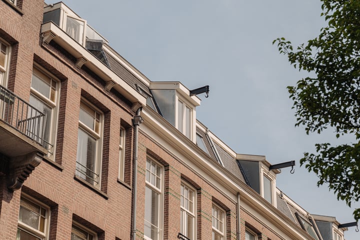 View photo 2 of Ruysdaelstraat 122-4