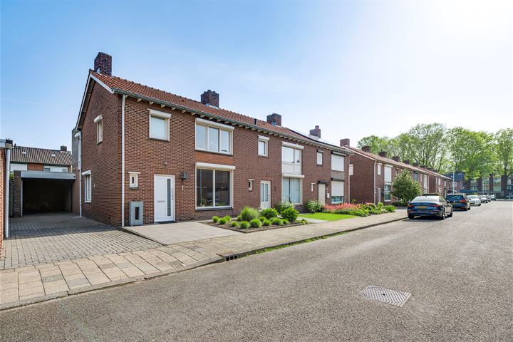 Bekijk foto 31 van Maasgouwstraat 1