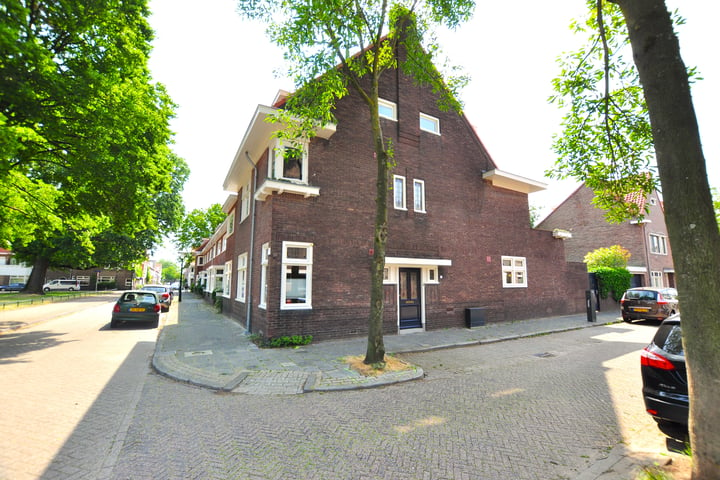 View photo 3 of Chrysantenstraat 1