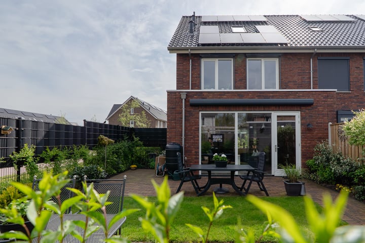 Bekijk foto 2 van J. van der Woerd-Mollstraat 78