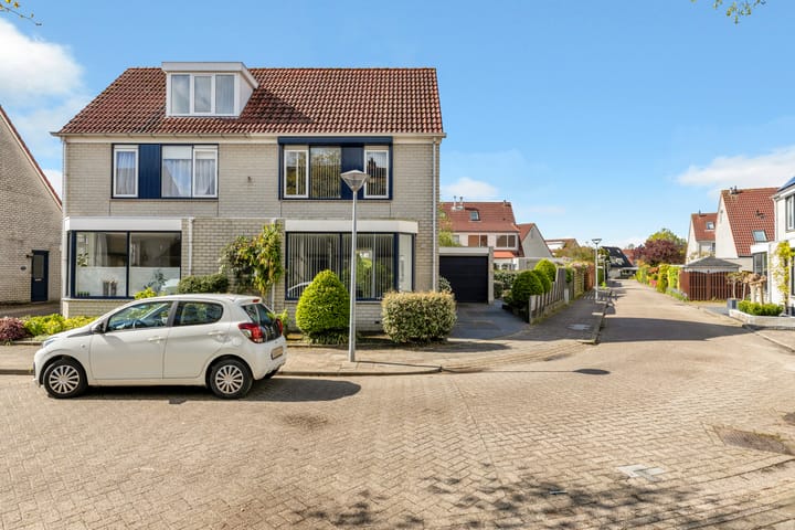 Foto 1 van Smaragd 78