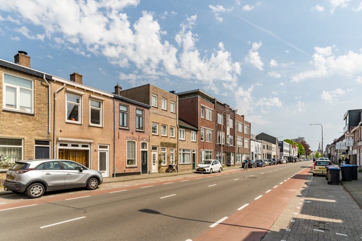 Bekijk foto 32 van Bredaseweg 166