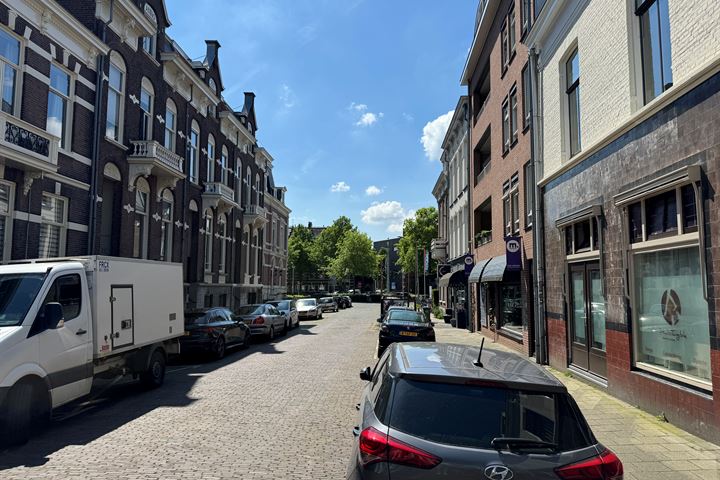 Bekijk foto 3 van van Welderenstraat 133