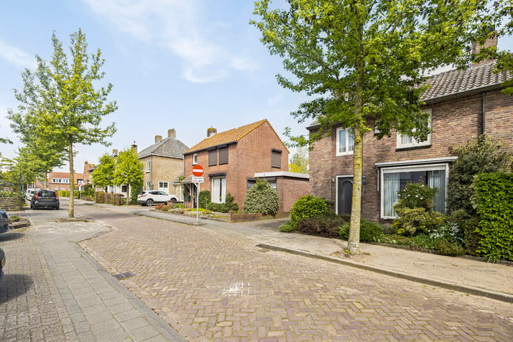 Bekijk foto 3 van Minister Verschuurstraat 6