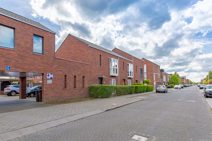 Bekijk foto 54 van Van den Broekstraat 95