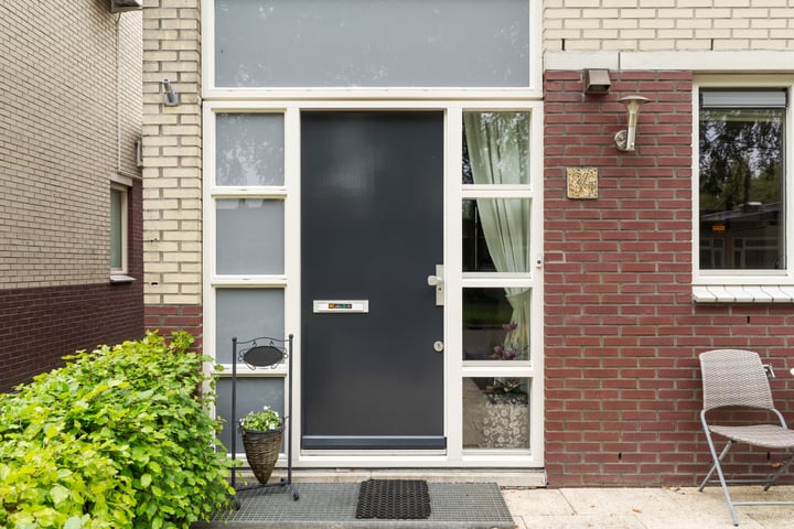 View photo 8 of Clare Lennartstraat 34