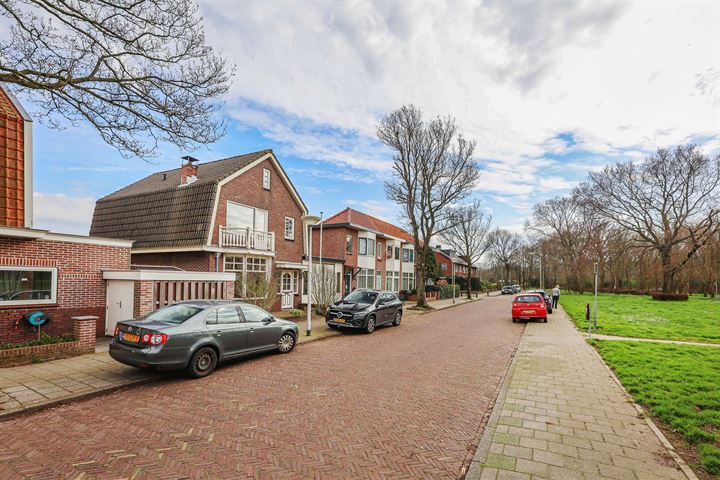 Bekijk foto 57 van Van Ostadestraat 83