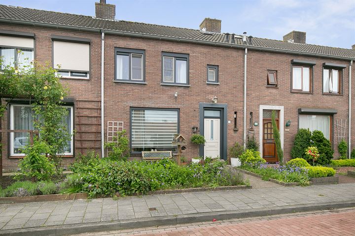 Bekijk foto 1 van Spoorstraat 67