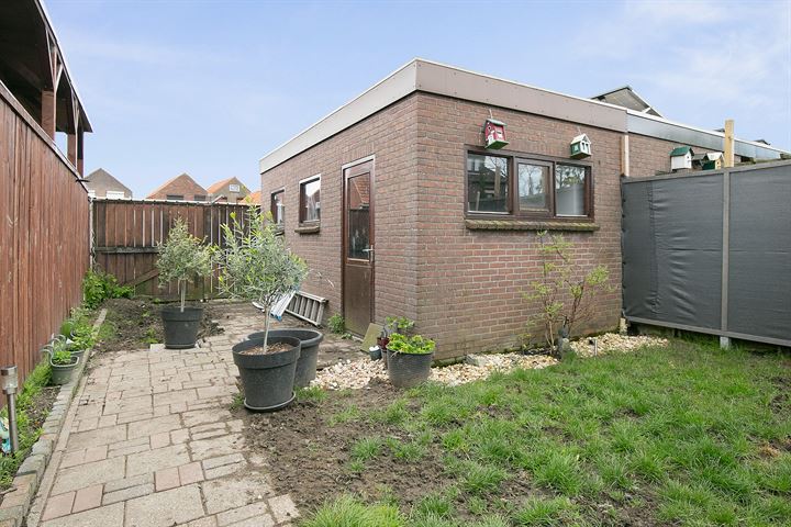 Bekijk foto 35 van Spoorstraat 67