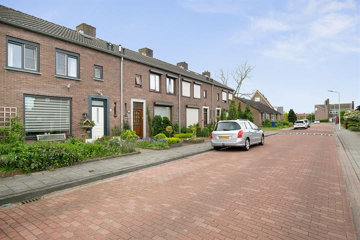 Bekijk foto 40 van Spoorstraat 67