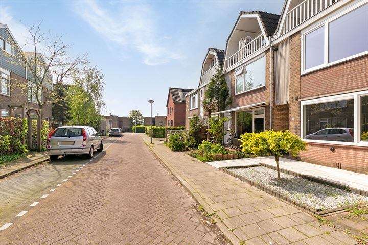 View photo 4 of Burgemeester Bratstraat 38